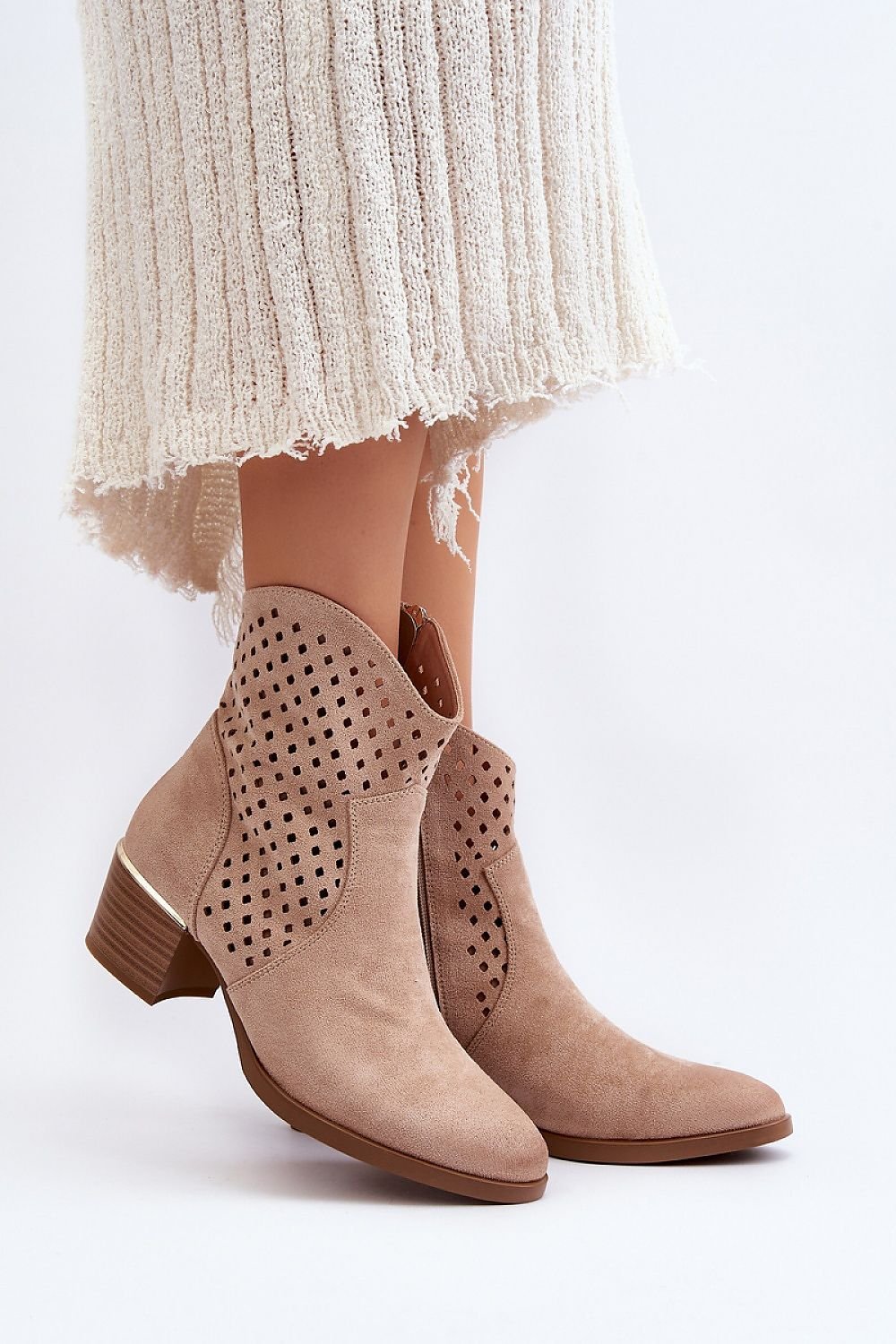 Heel boots Step in style