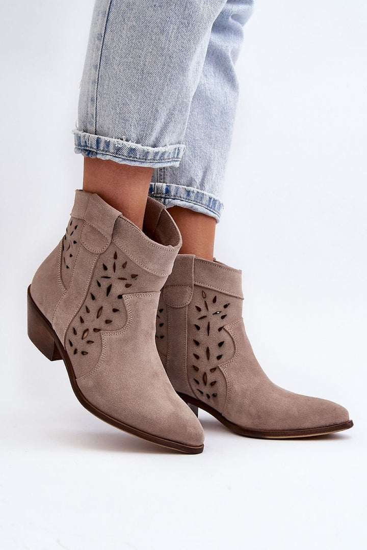 Heel boots Step in style