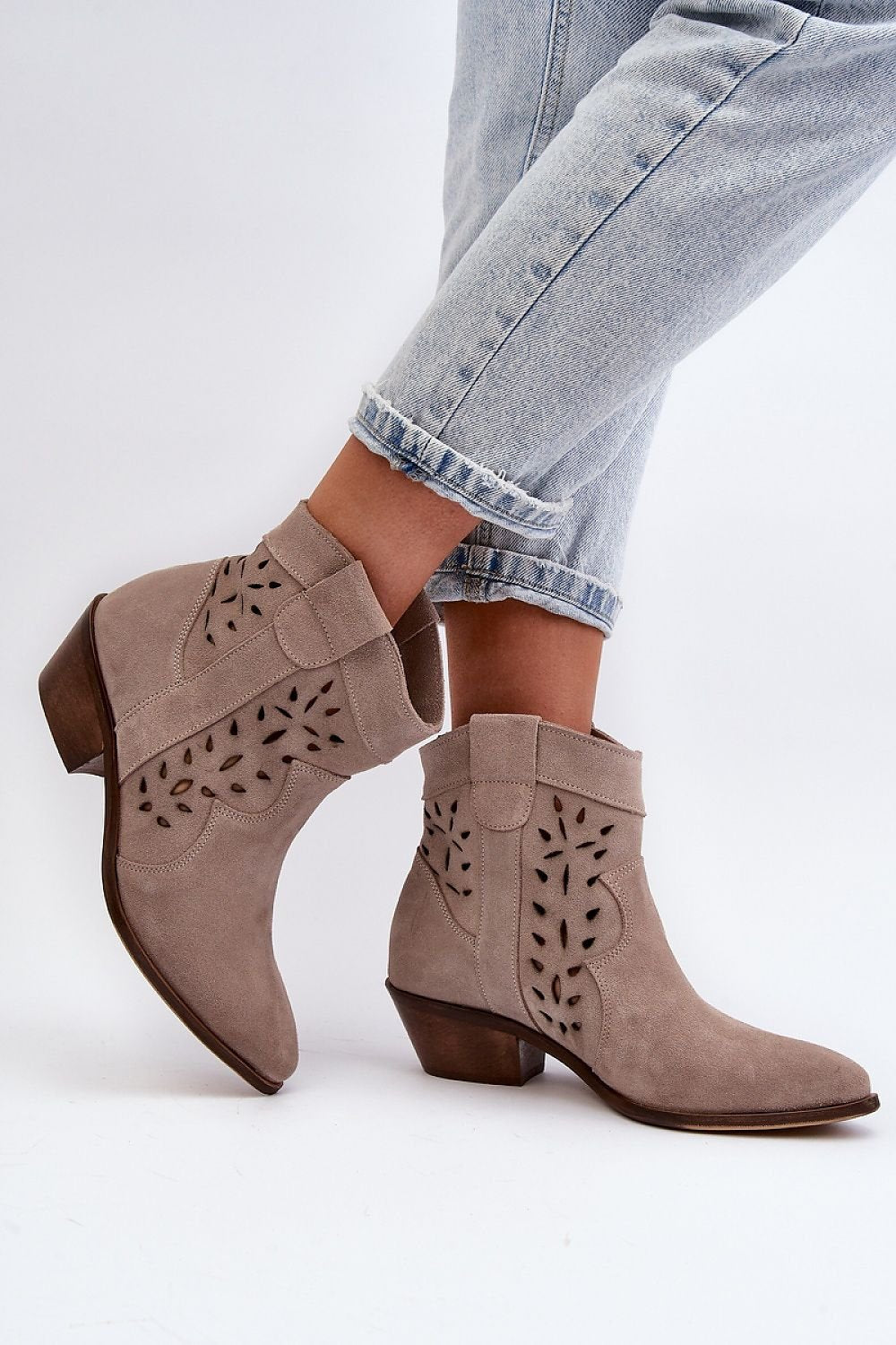 Heel boots Step in style