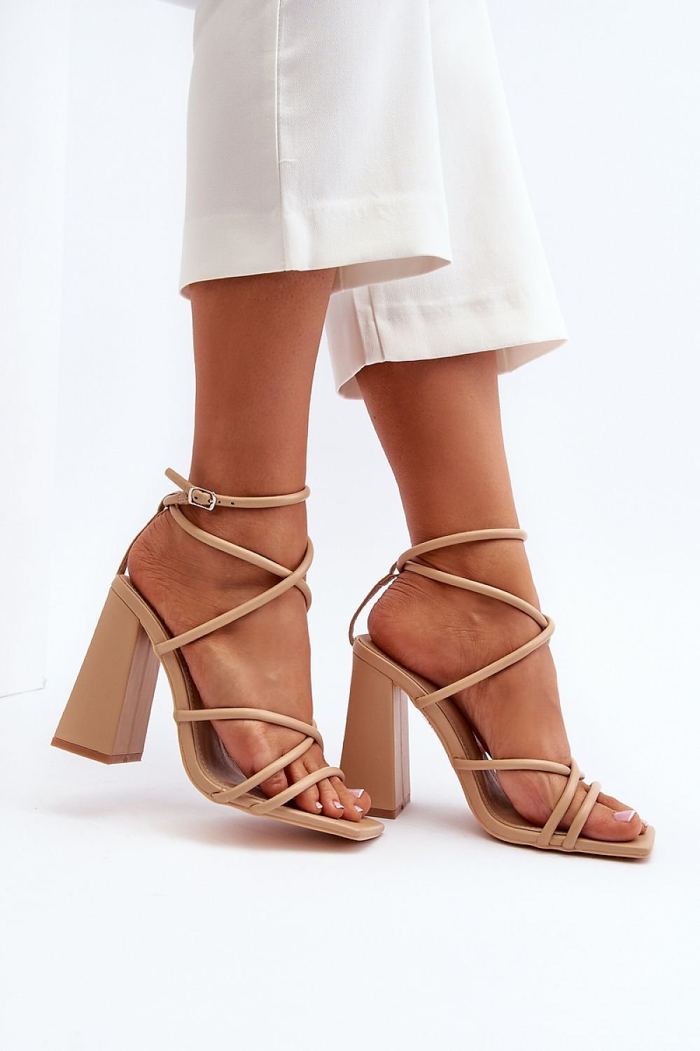 Heel sandals Step in style