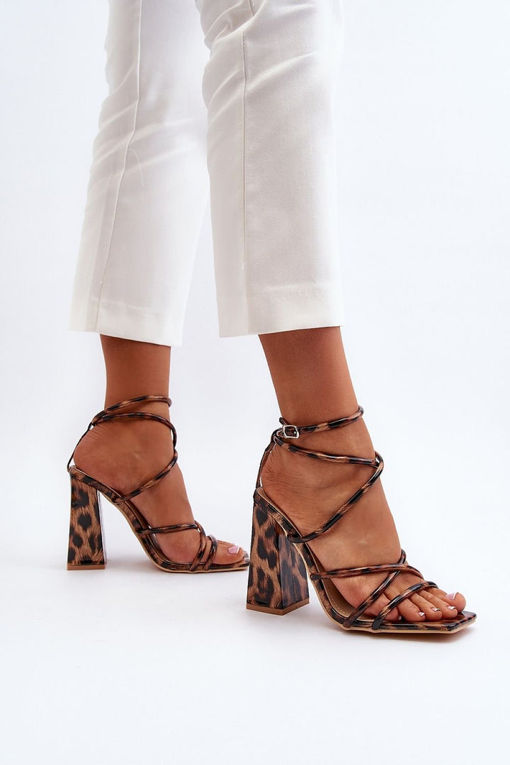 Heel sandals Step in style