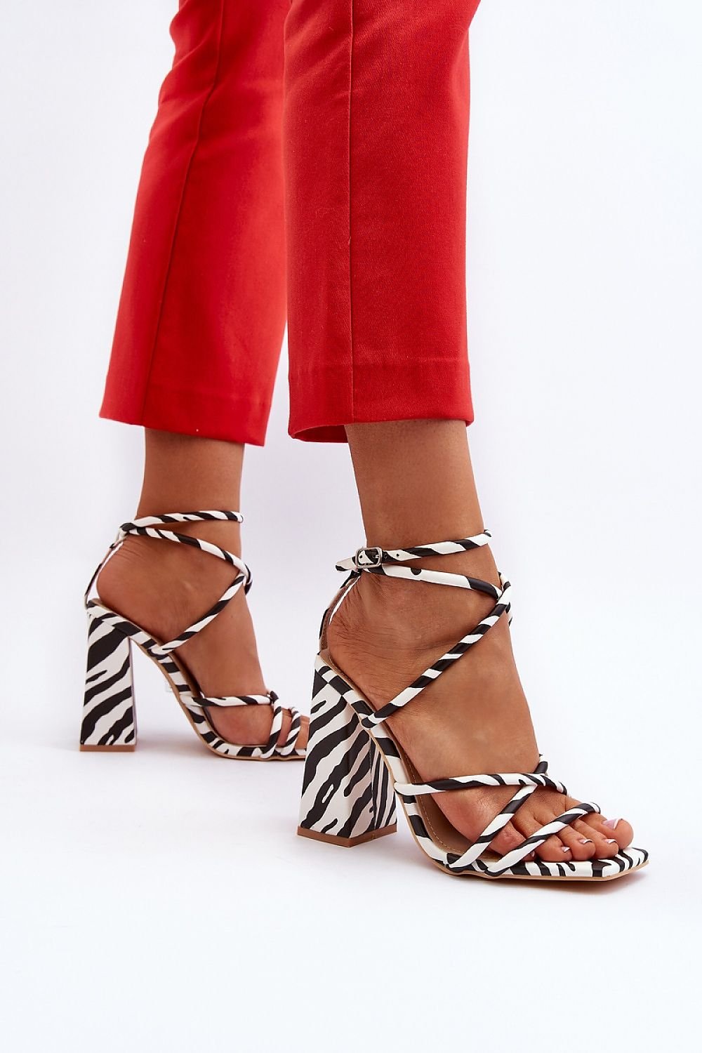 Heel sandals Step in style