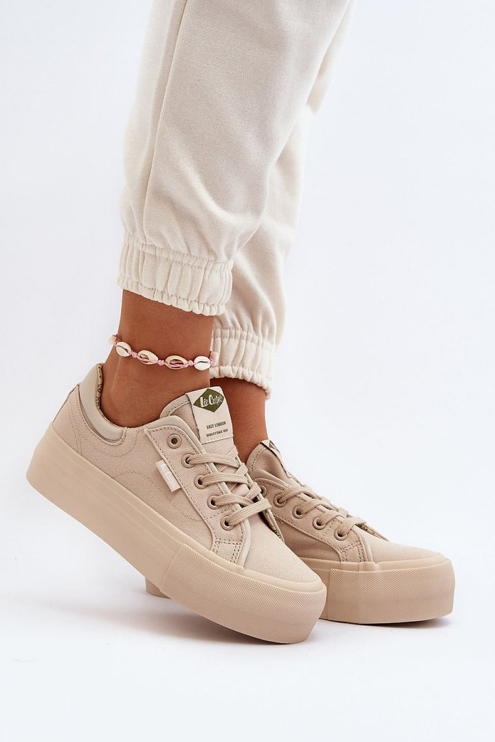 Sneakers Step in style