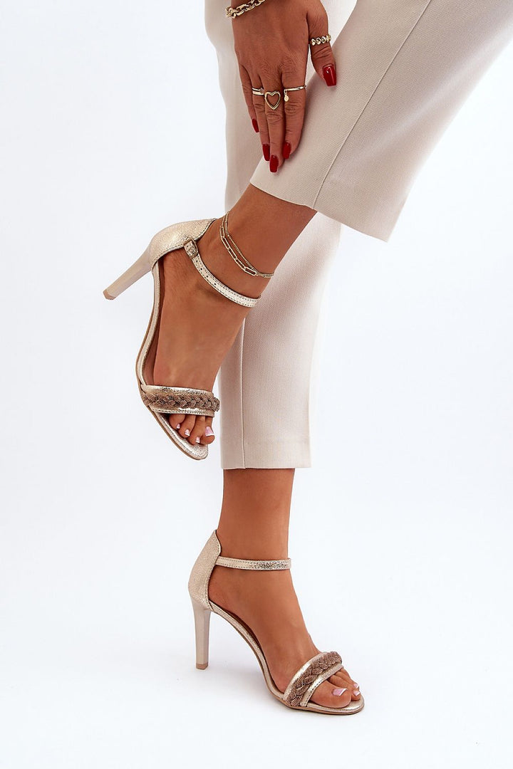 Heel sandals Step in style