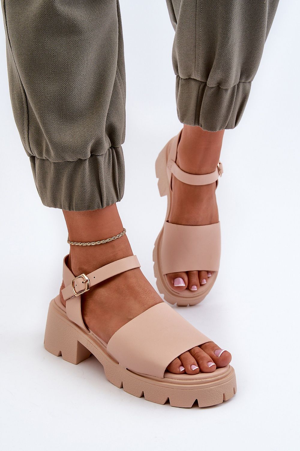 Heel sandals Step in style