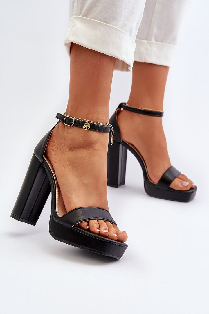 Heel sandals Step in style