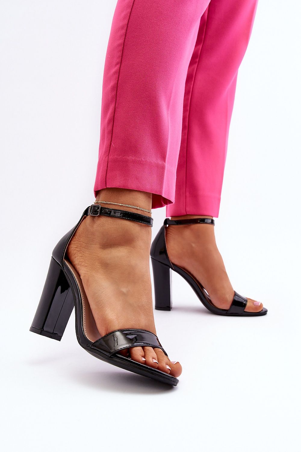 Heel sandals Step in style