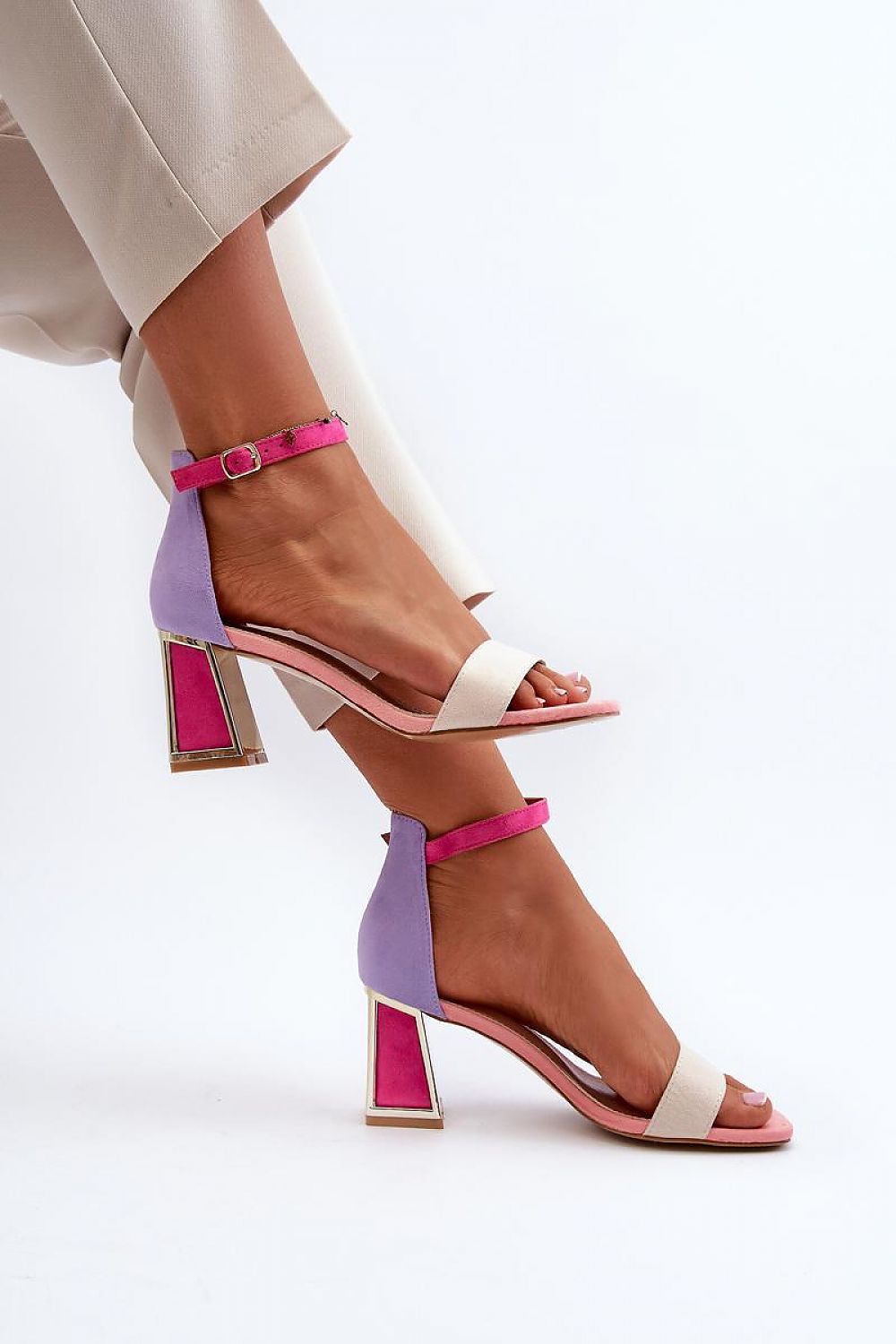 Heel sandals Step in style