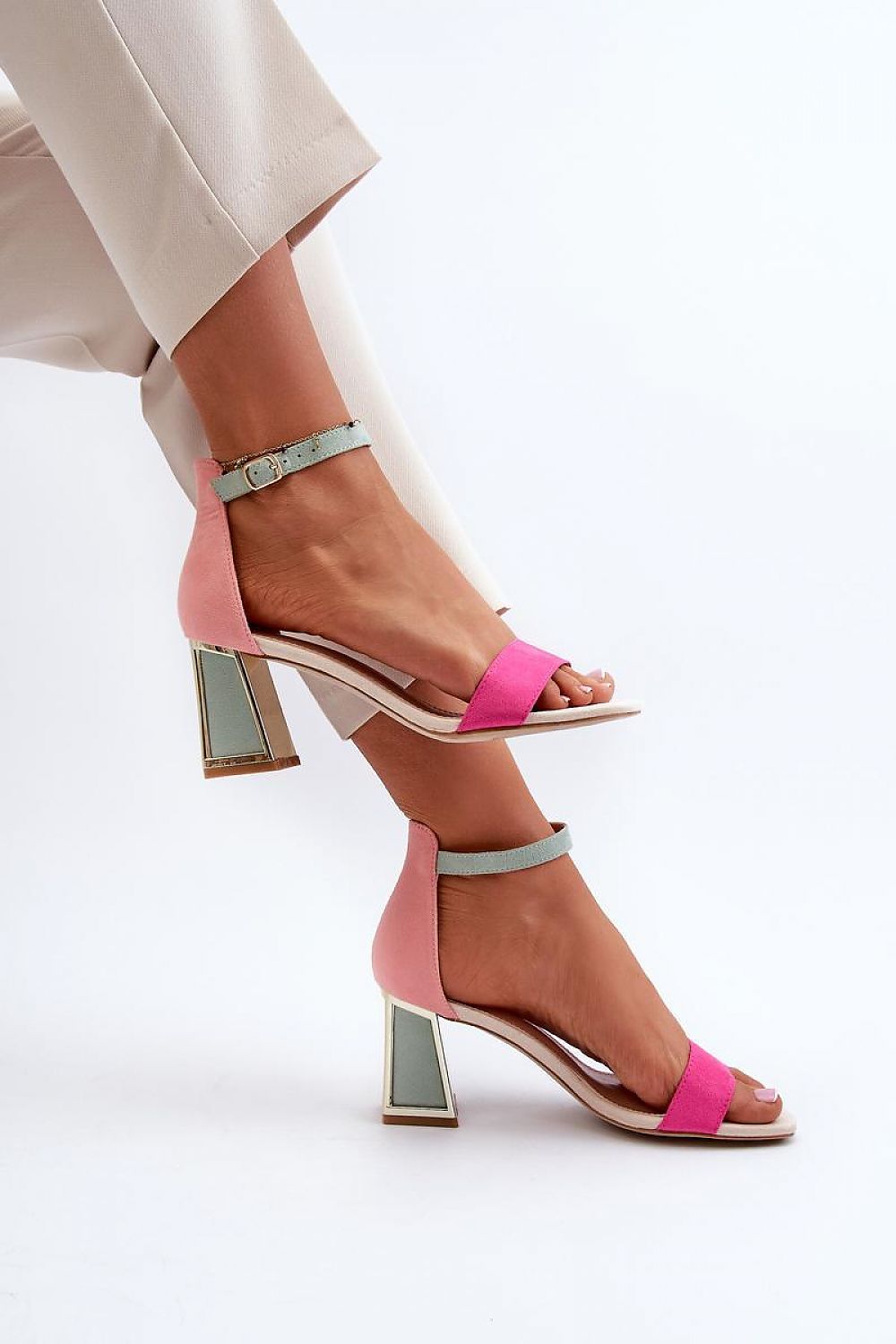 Heel sandals Step in style