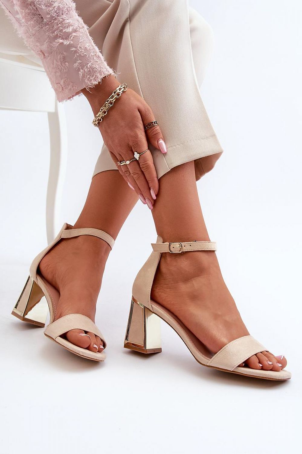 Heel sandals Step in style