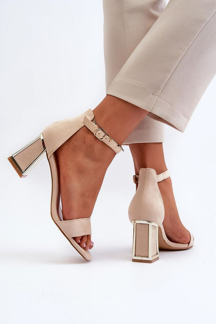 Heel sandals Step in style