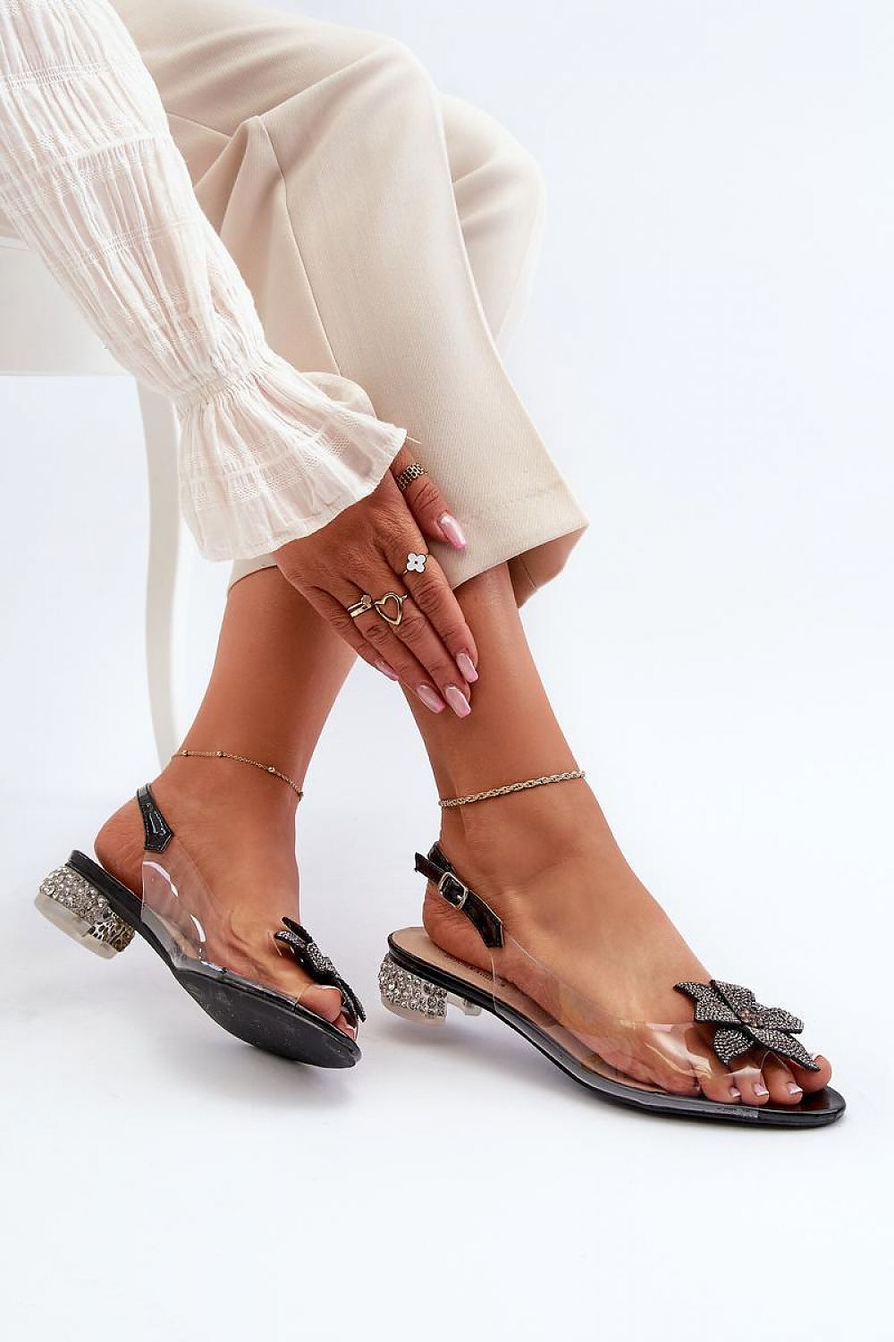 Heel sandals Step in style