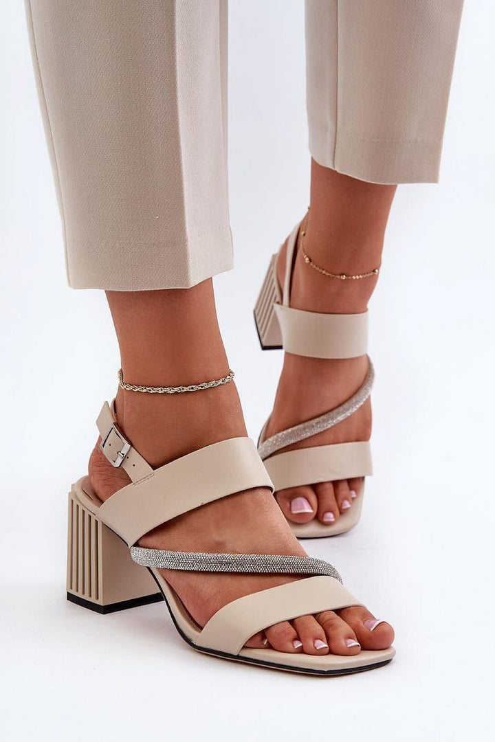 Heel sandals Step in style