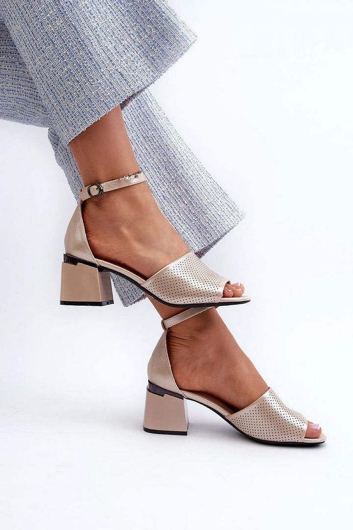 Heel sandals Step in style