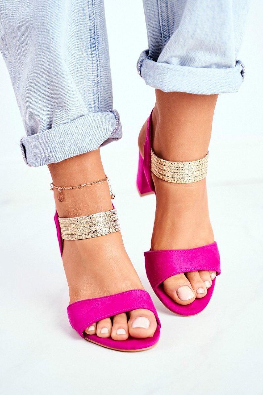 Heel sandals Step in style