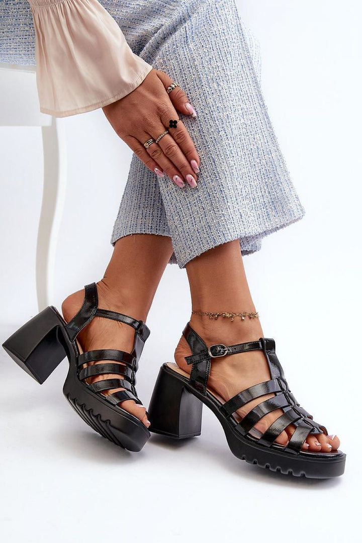 Heel sandals Step in style