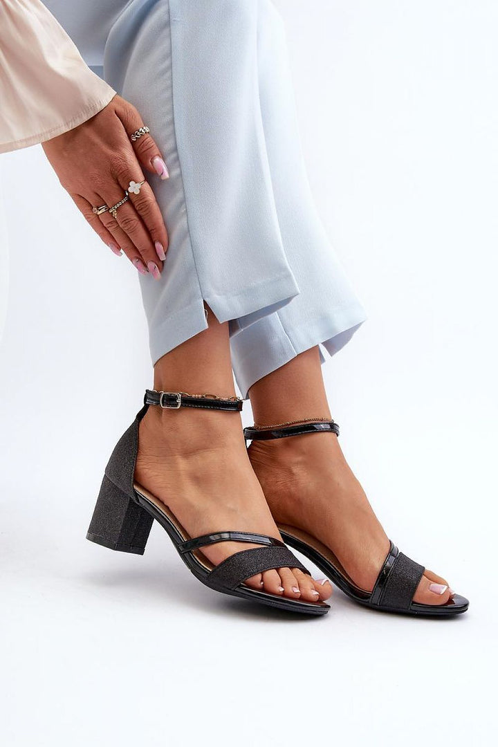 Heel sandals Step in style