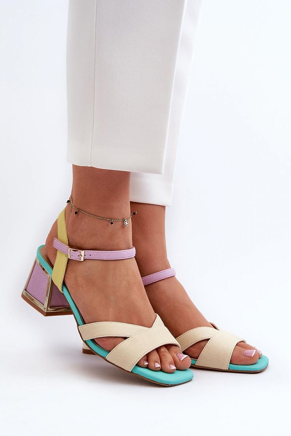 Heel sandals Step in style