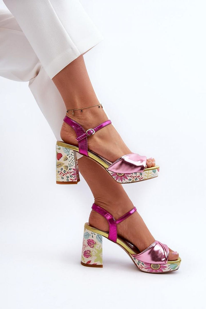 Heel sandals Step in style