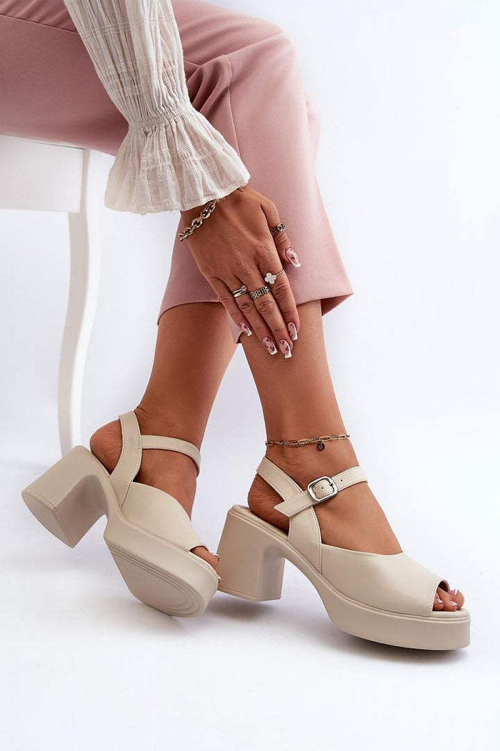 Heel sandals Step in style