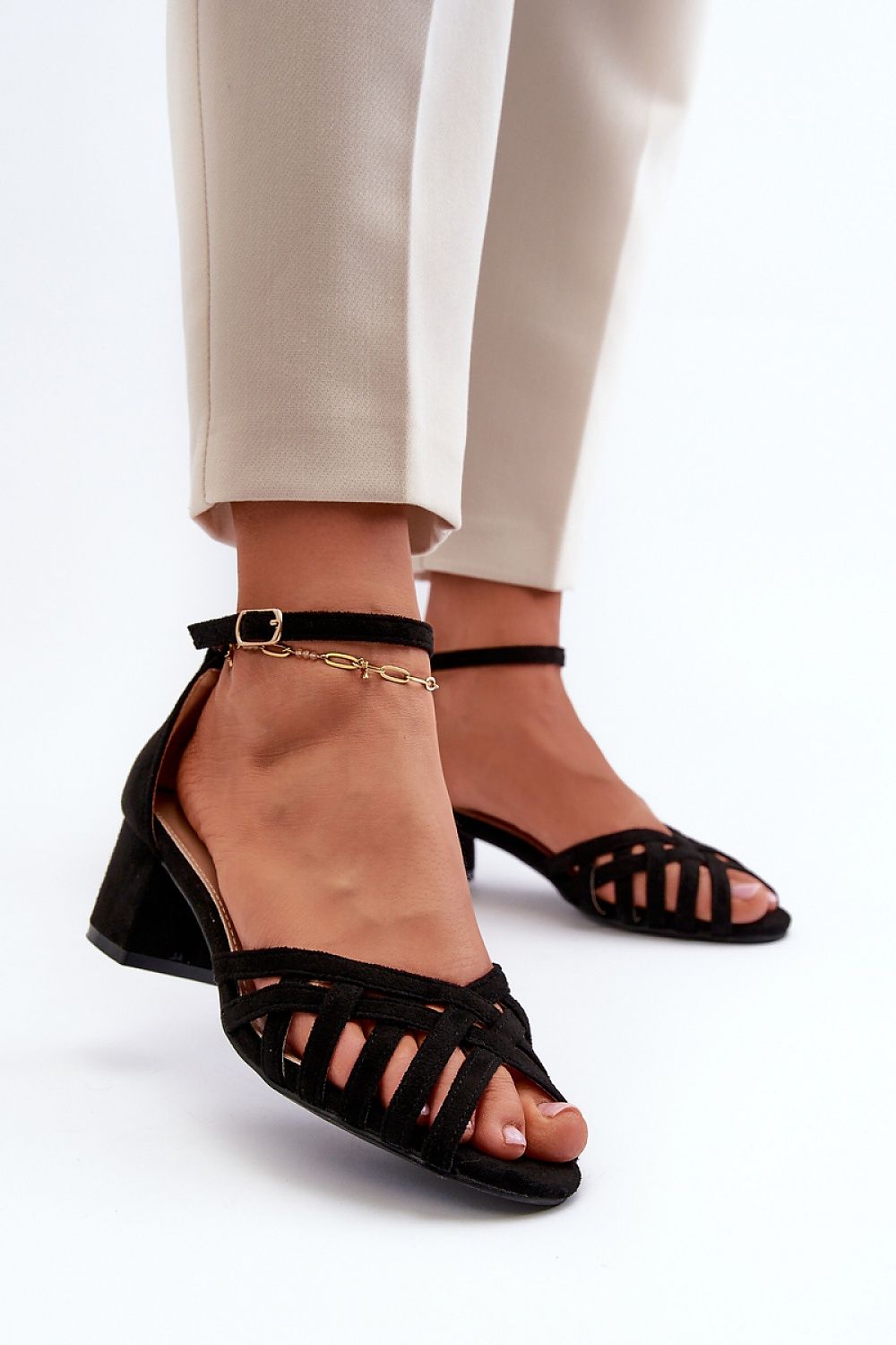 Heel sandals Step in style