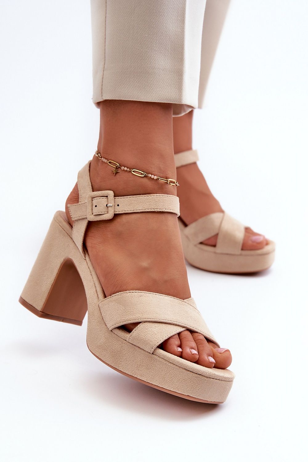 Heel sandals Step in style