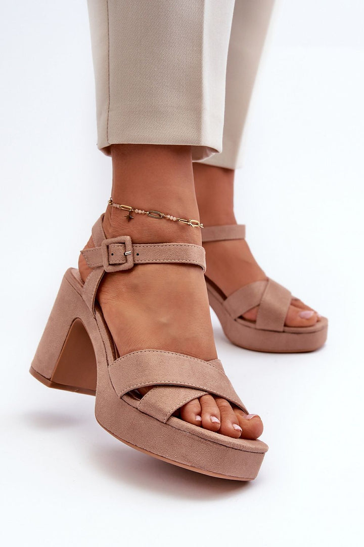 Heel sandals Step in style