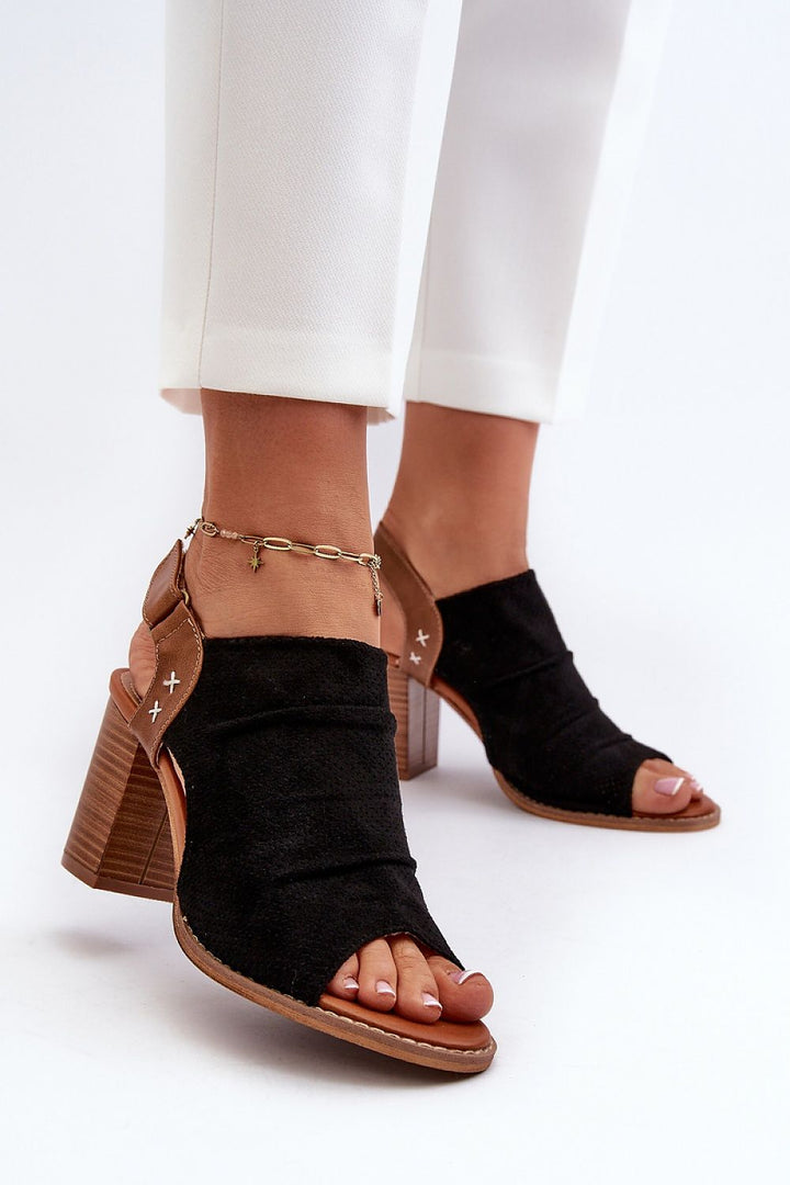 Heel sandals Step in style