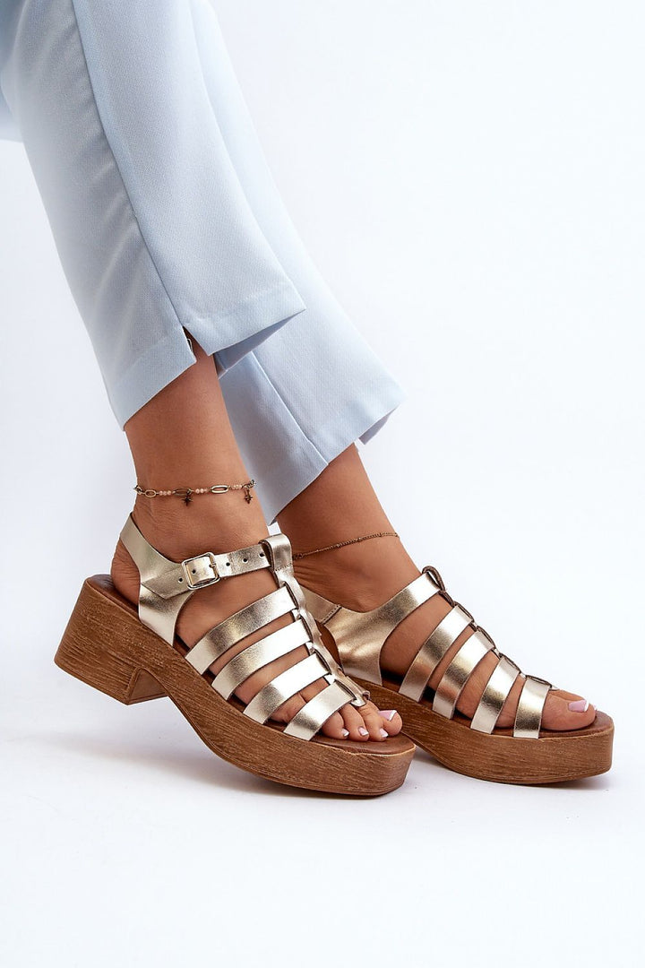 Heel sandals Step in style