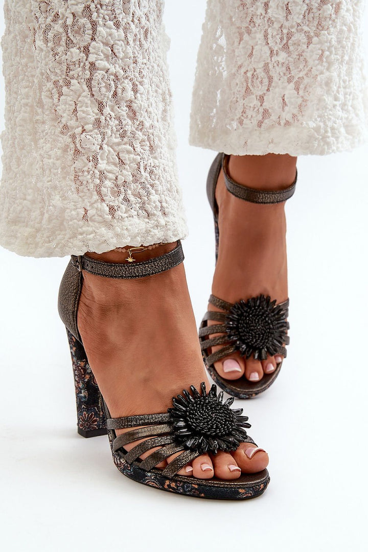 Heel sandals Step in style