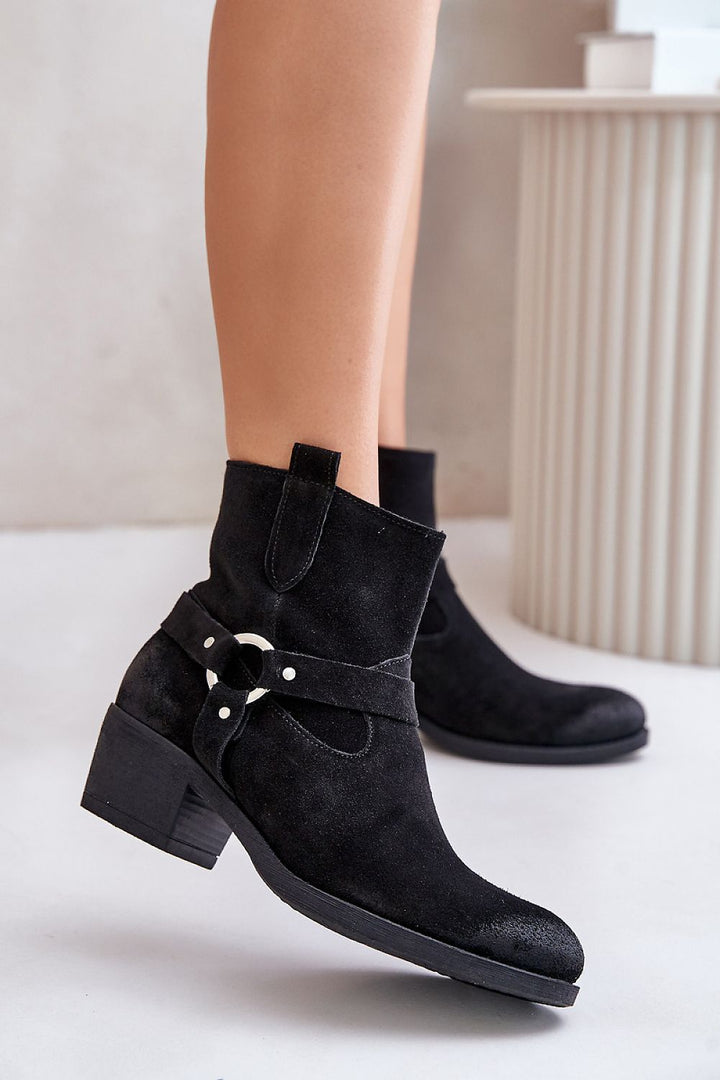 Heel boots Step in style