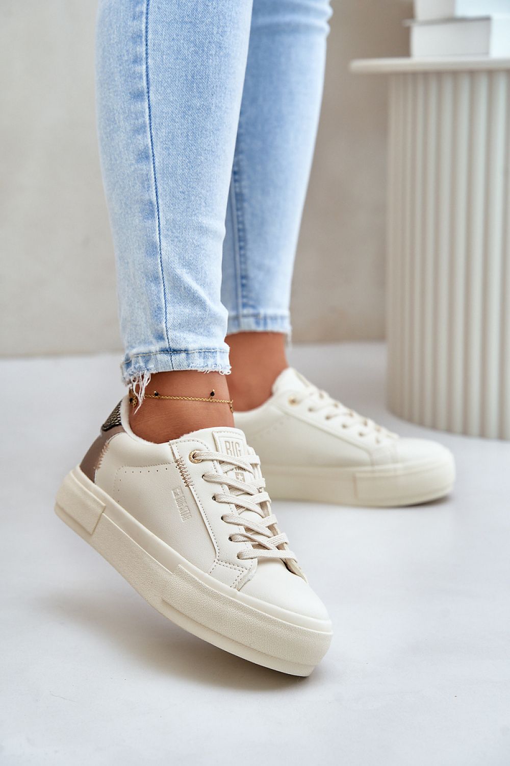 Sneakers Step in style