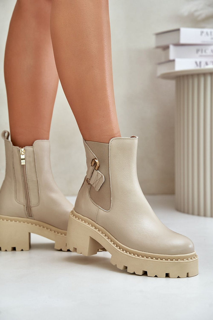 Heel boots Step in style