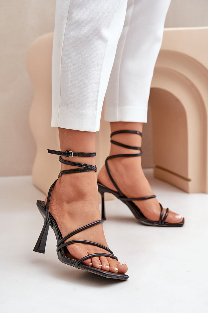 Heel sandals Step in style