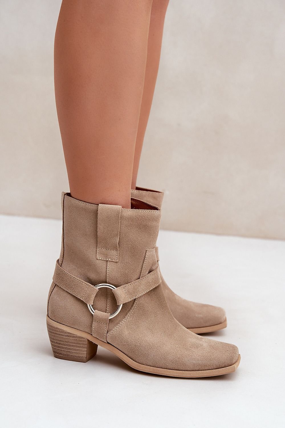 Heel boots Step in style