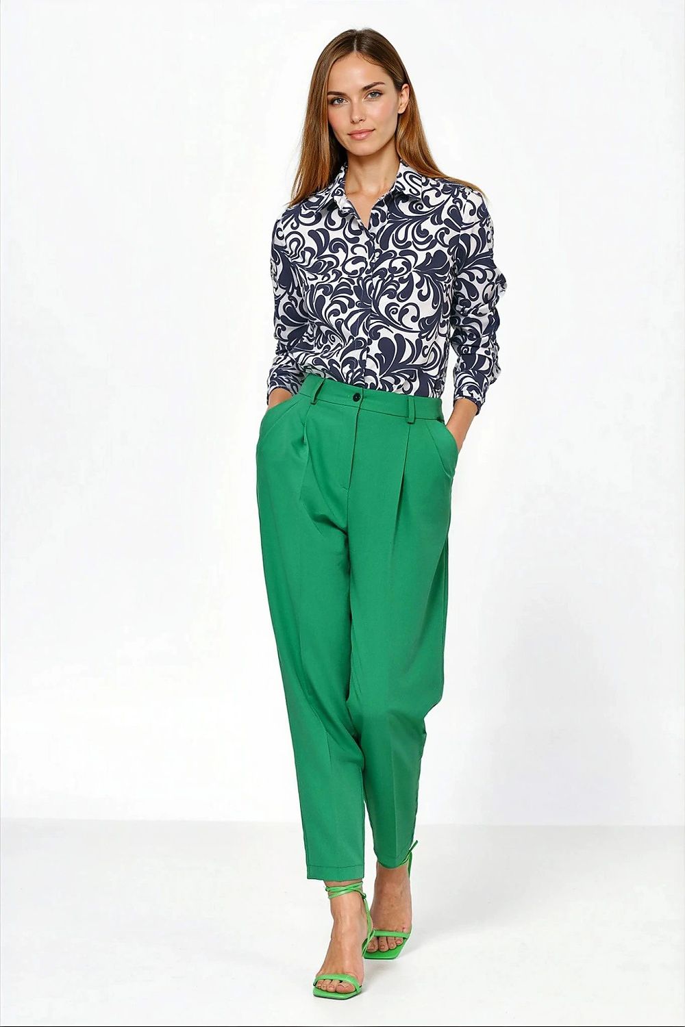  Women trousers model 221732 Nife 
