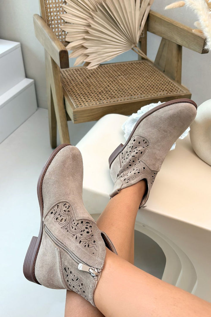  Boots model 224433 Step in style 