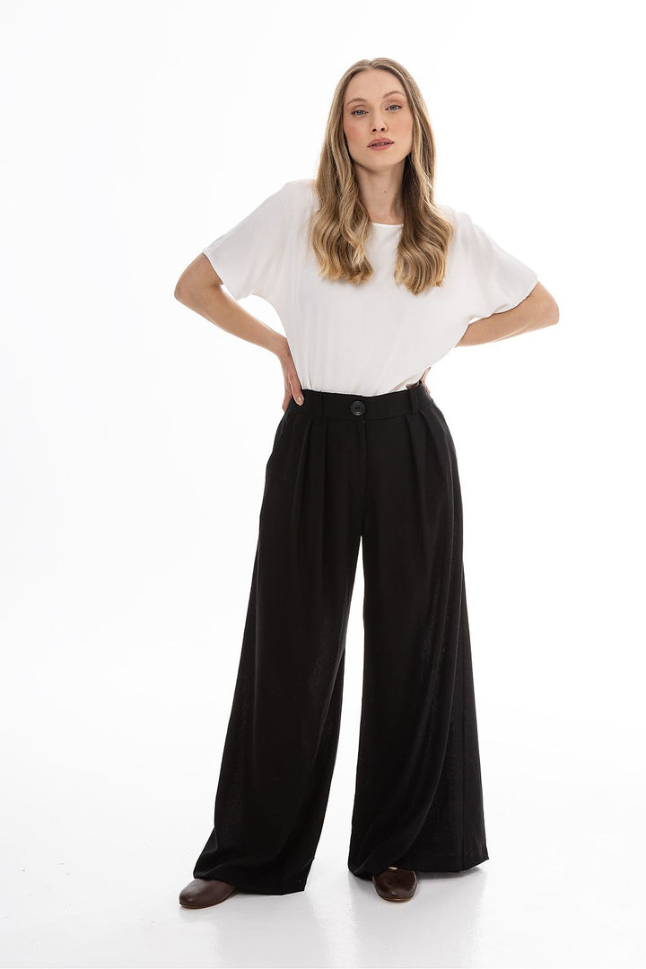  Women trousers model 225300 awama 