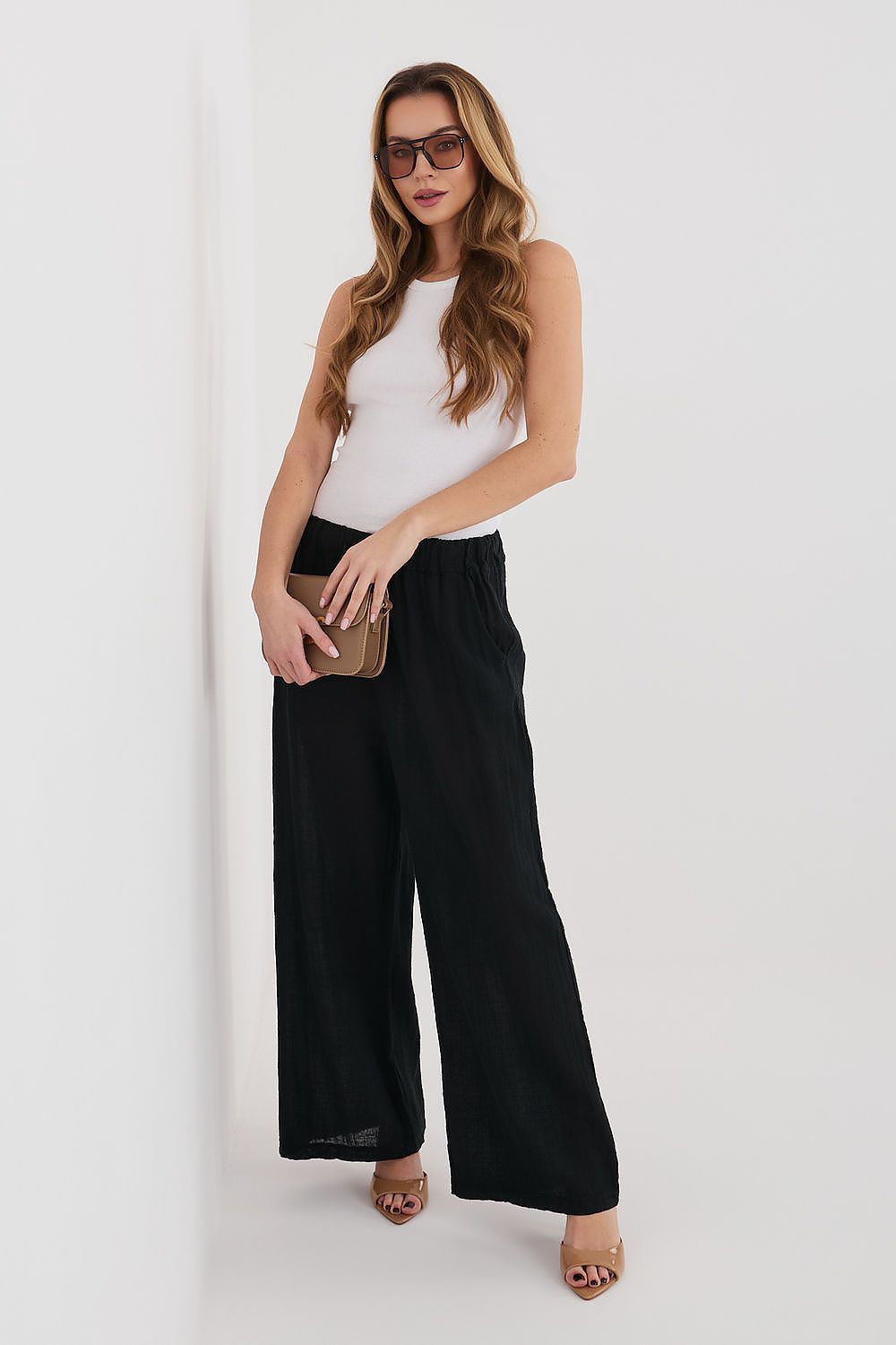  Women trousers model 225495 Italy Moda 