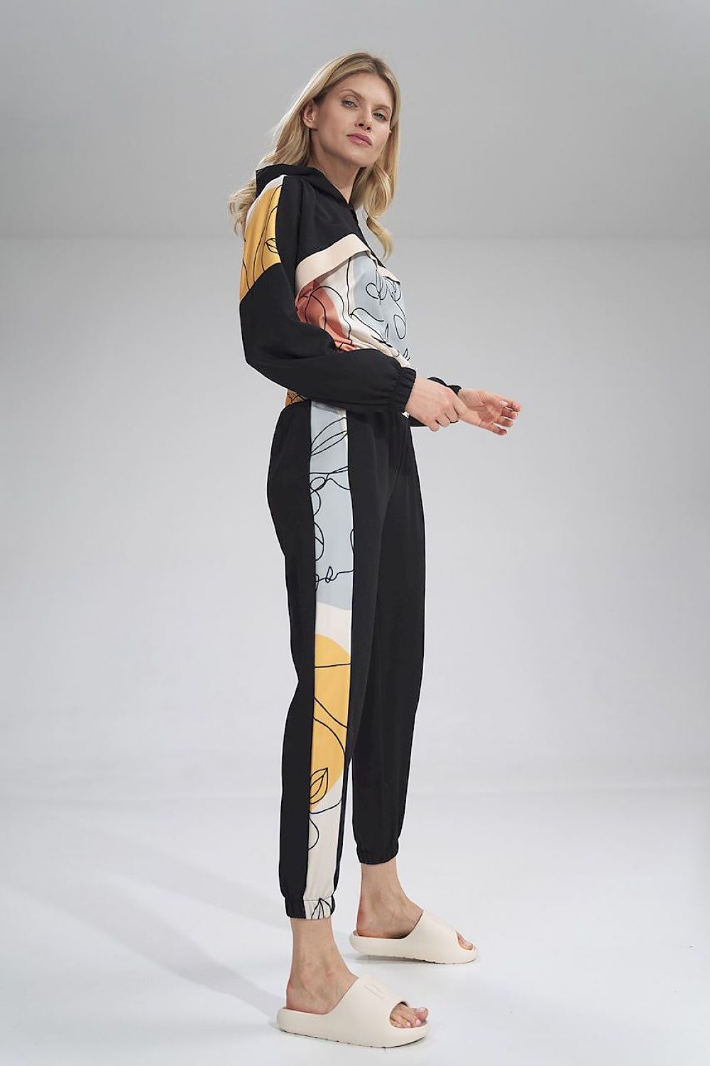  Tracksuit trousers model 154692 Figl 