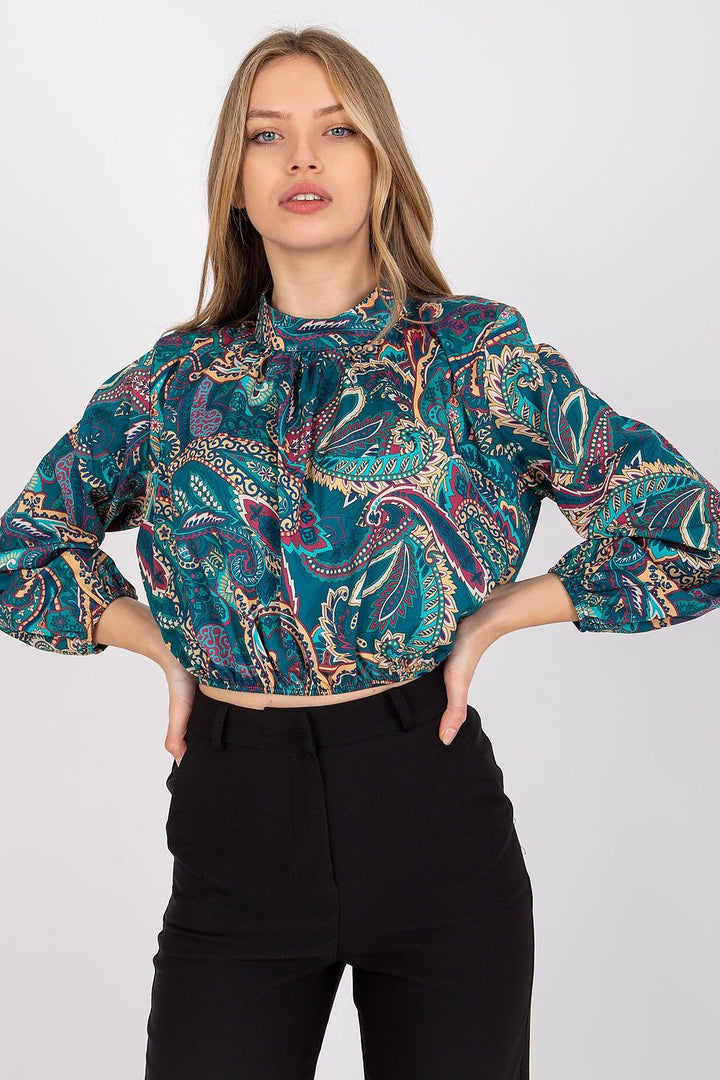 Short blouse with long sleeves and a stand-up collar