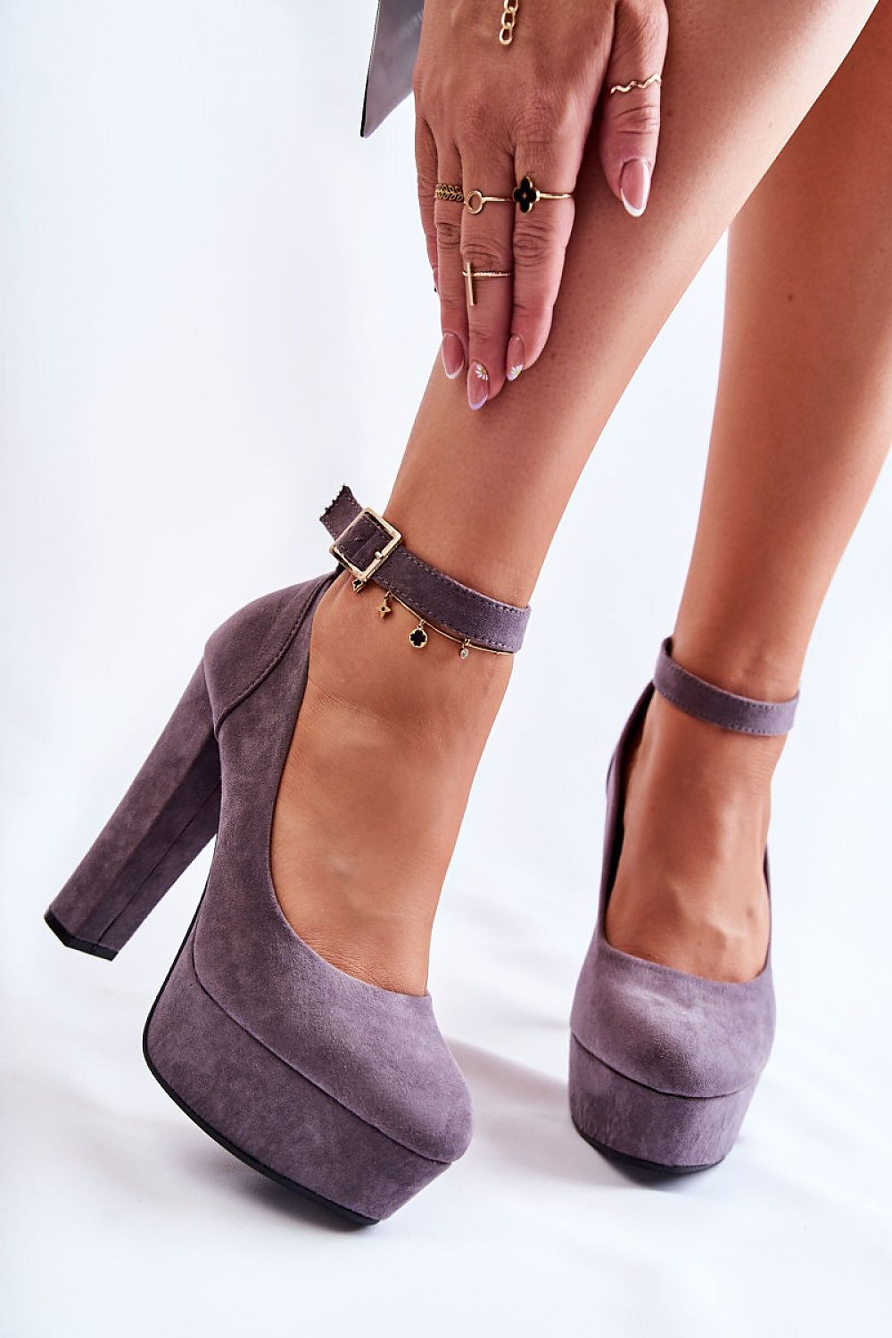 Heel pumps Step in style