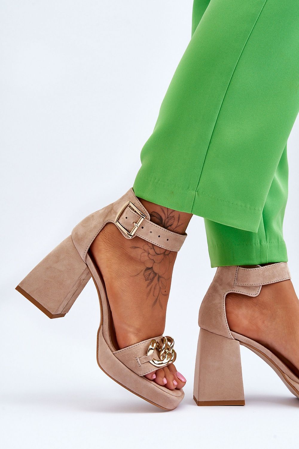 Heel sandals Step in style