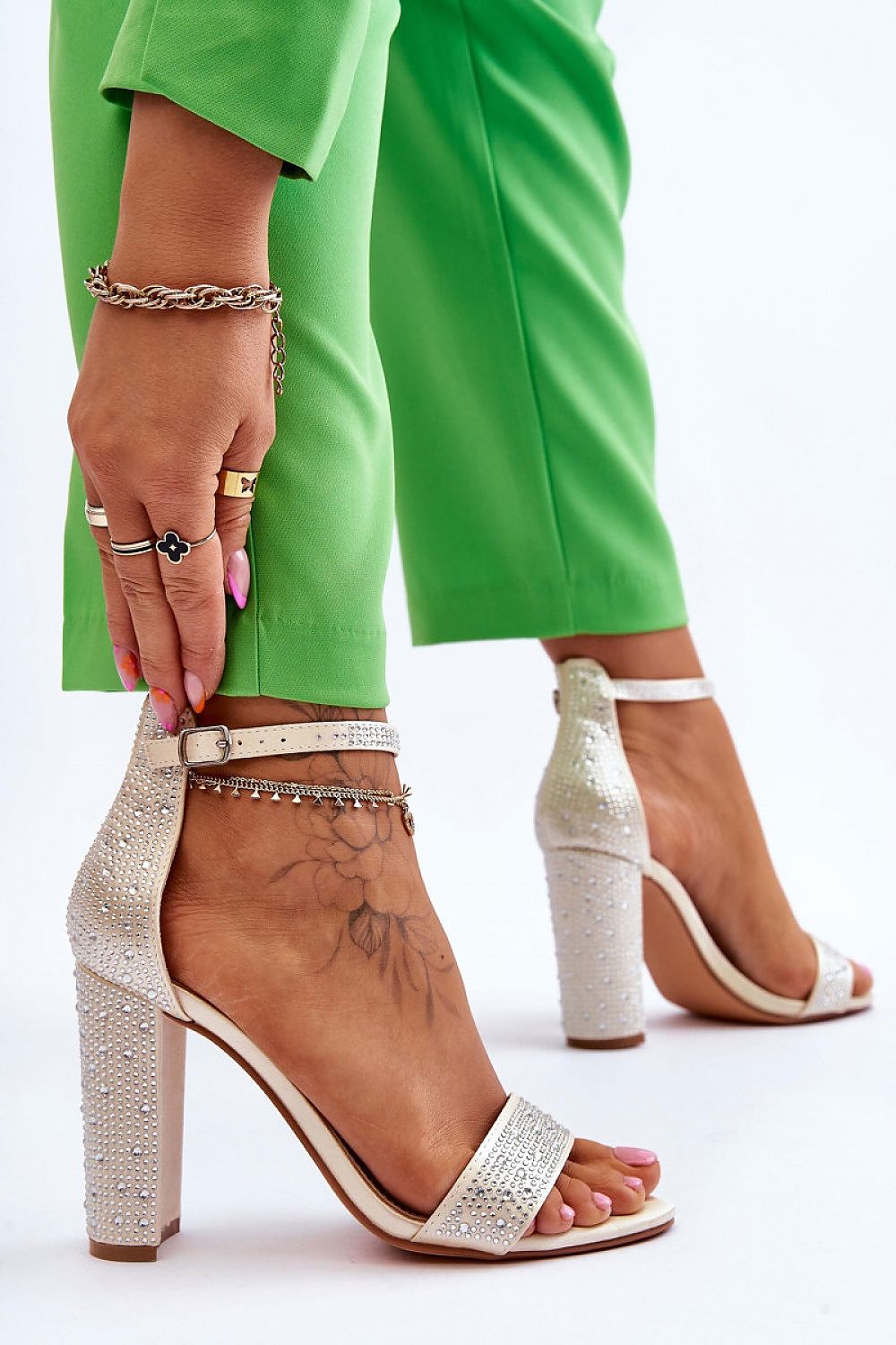 Heel sandals Step in style