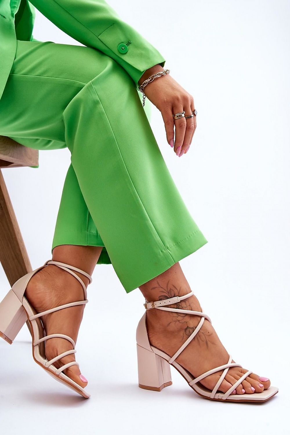 Heel sandals Step in style