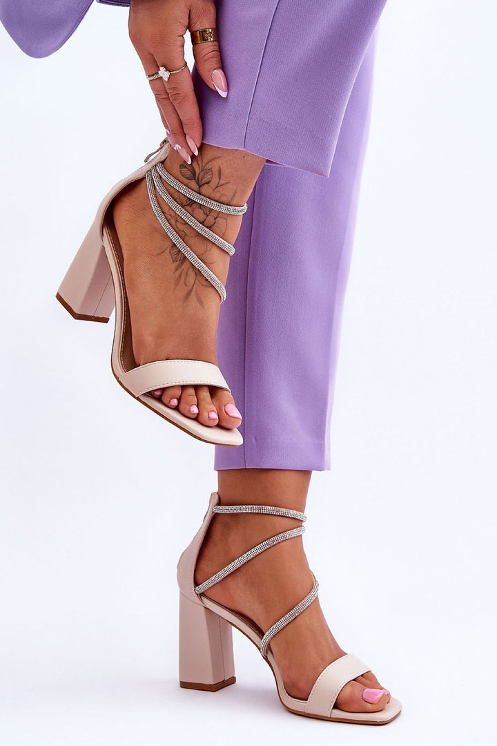 Heel sandals Step in style