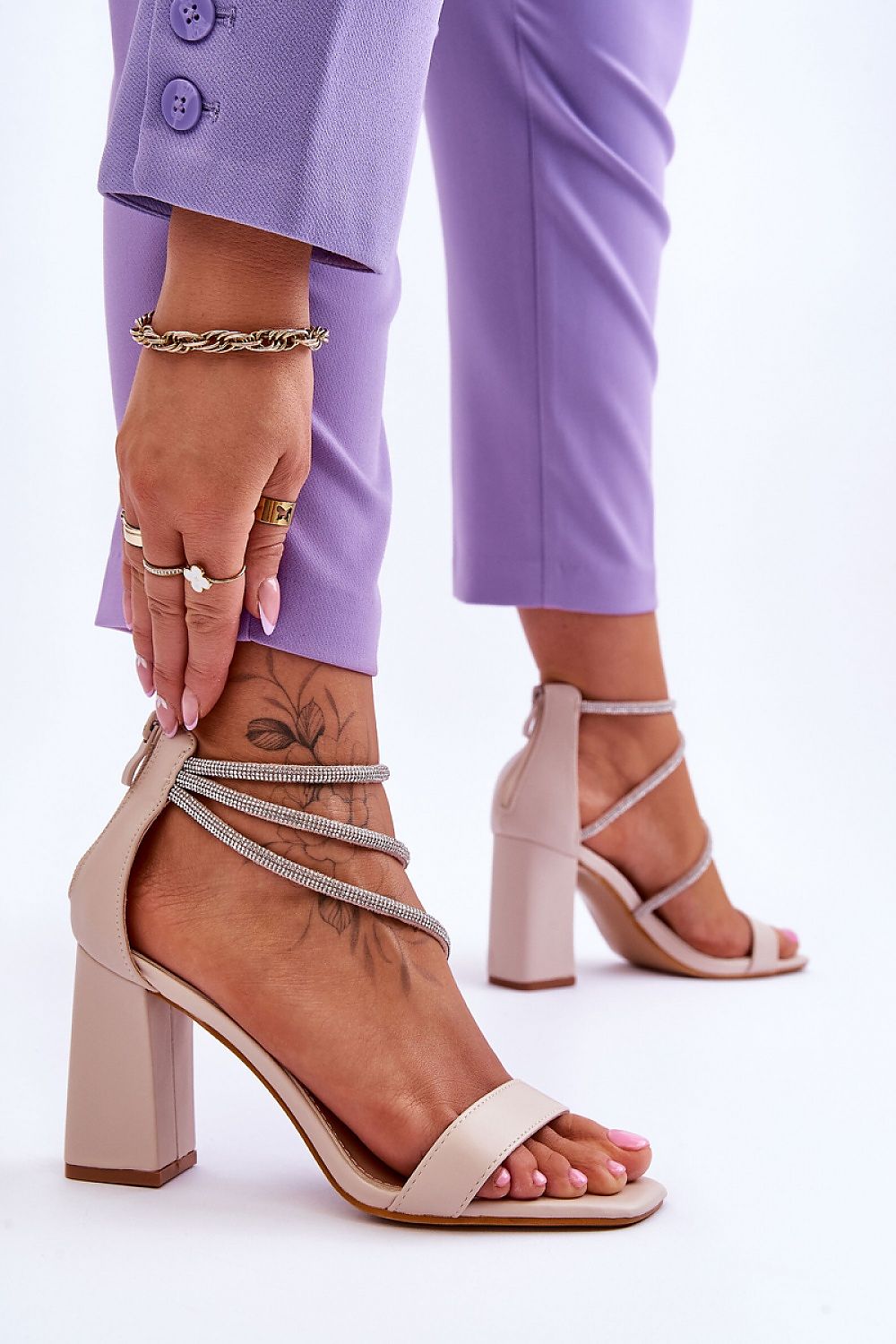 Heel sandals Step in style