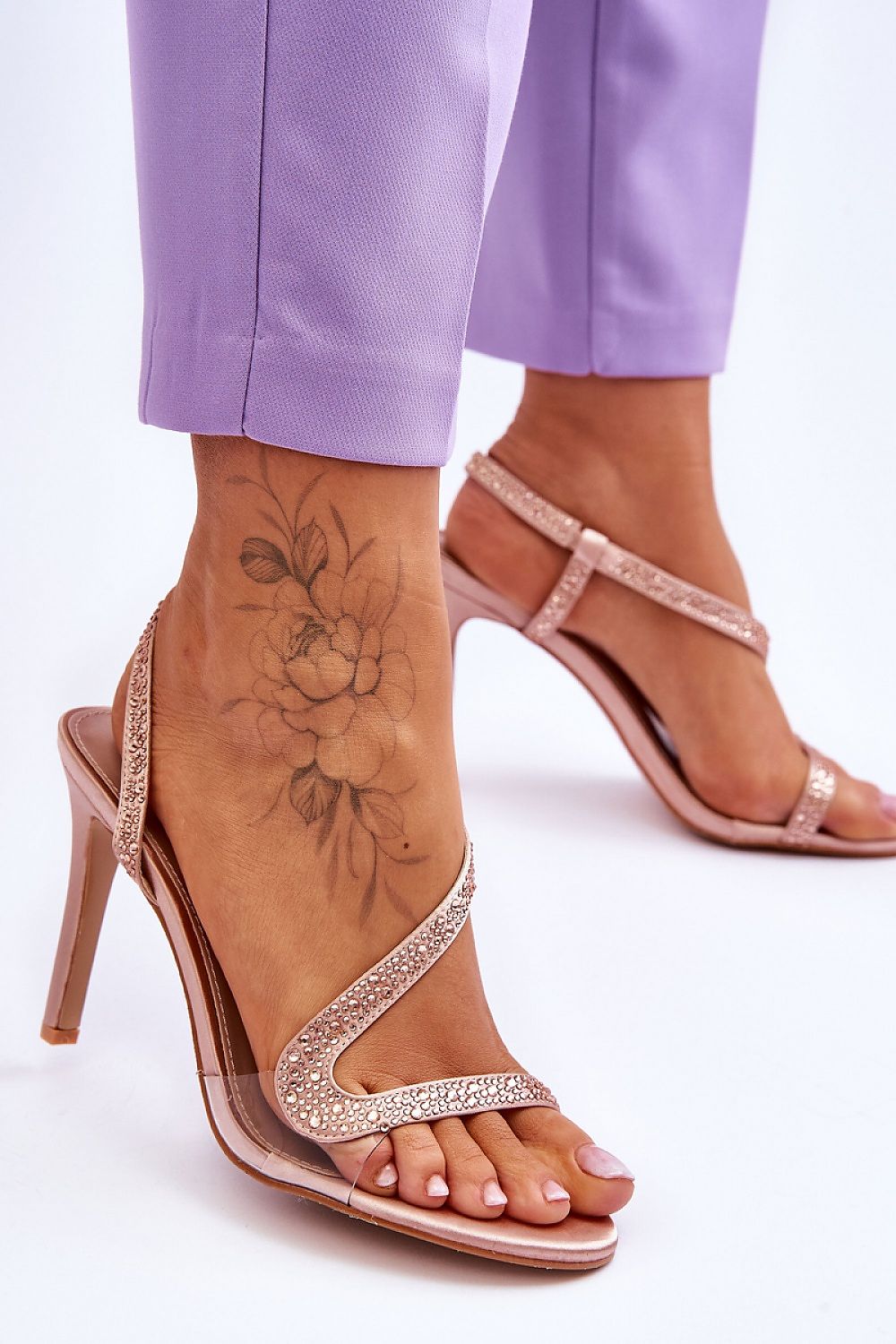 Heel sandals Step in style