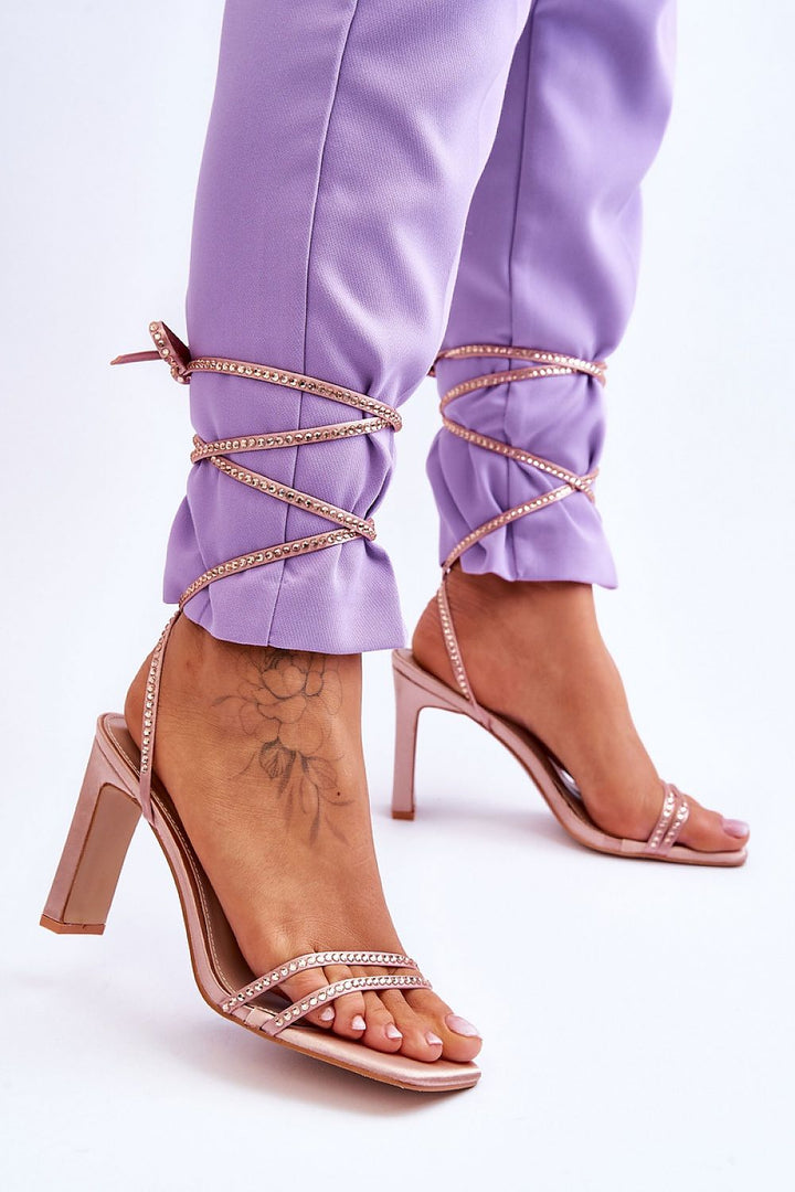 Strappy sandals Step in style