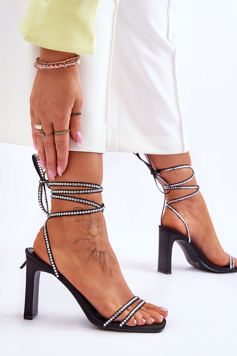 Strappy sandals Step in style